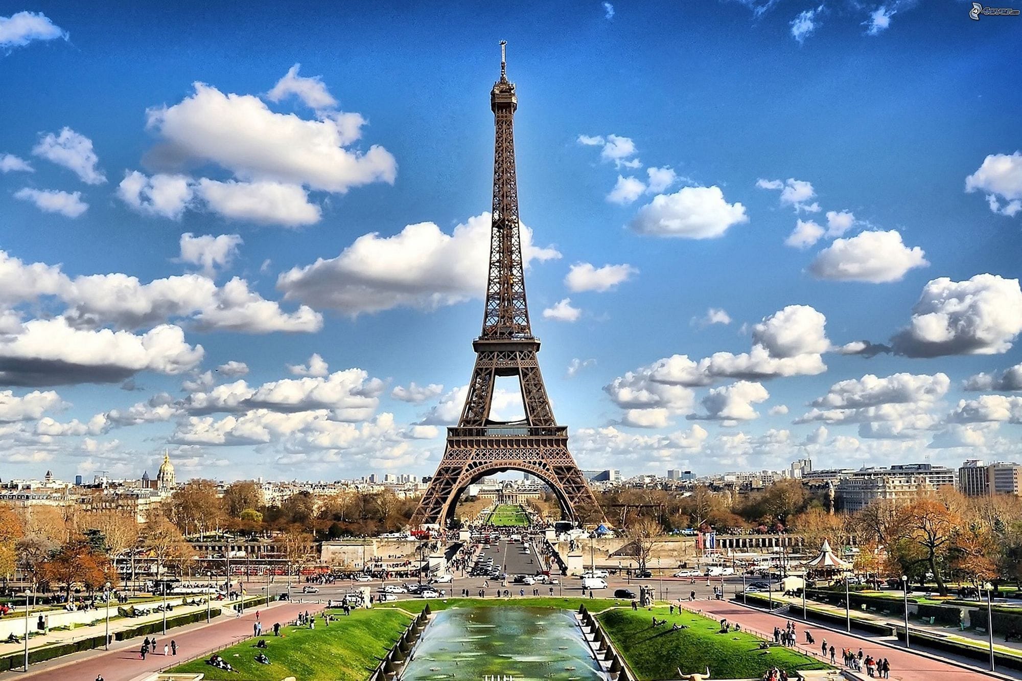 Stay for 2+ nights and earn 10,000 bonus points per stay in Paris - Cover Image