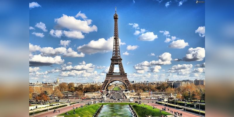 Stay for 2+ nights and earn 10,000 bonus points per stay in Paris - Cover Image