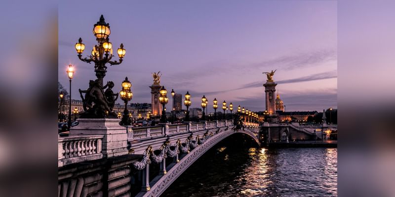 10,000 bonus points per stay in Paris - Cover Image