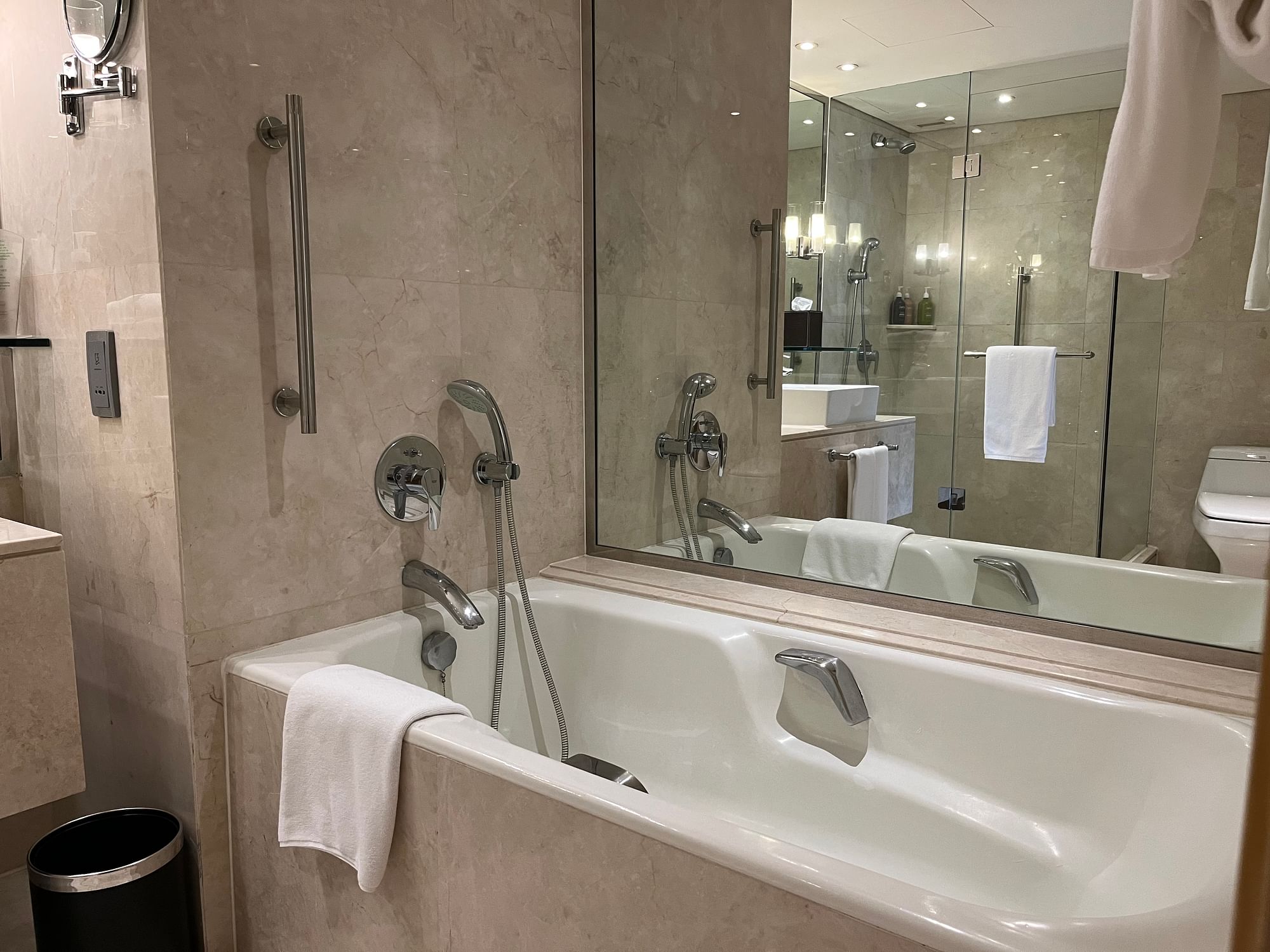 Bathroom with good amenities and a big bathtub