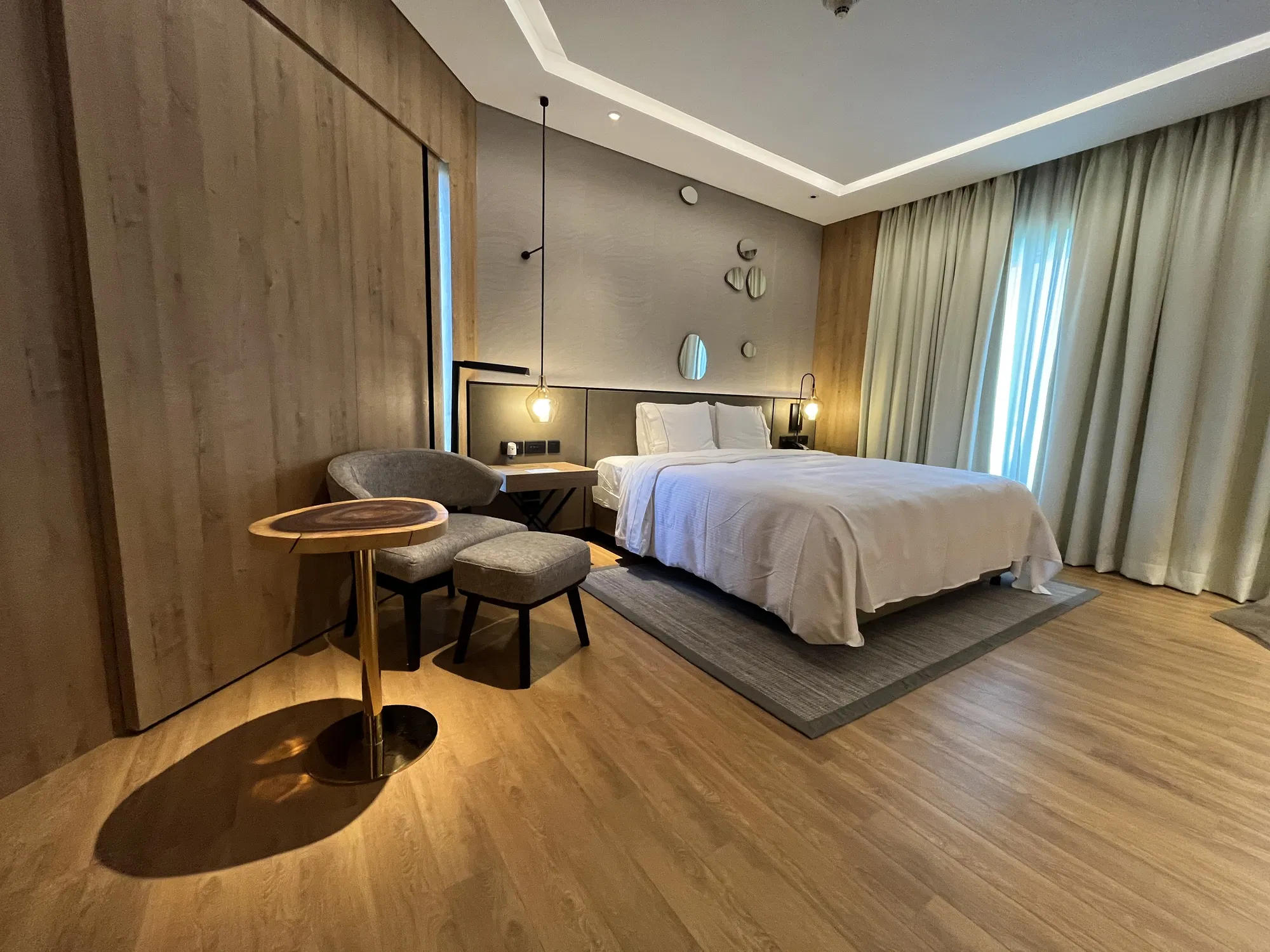 Marriott is offering complimentary room upgrades and discounted suites at its hotels in the U.S., Canada, Caribbean, and Latin America. - Cover Image