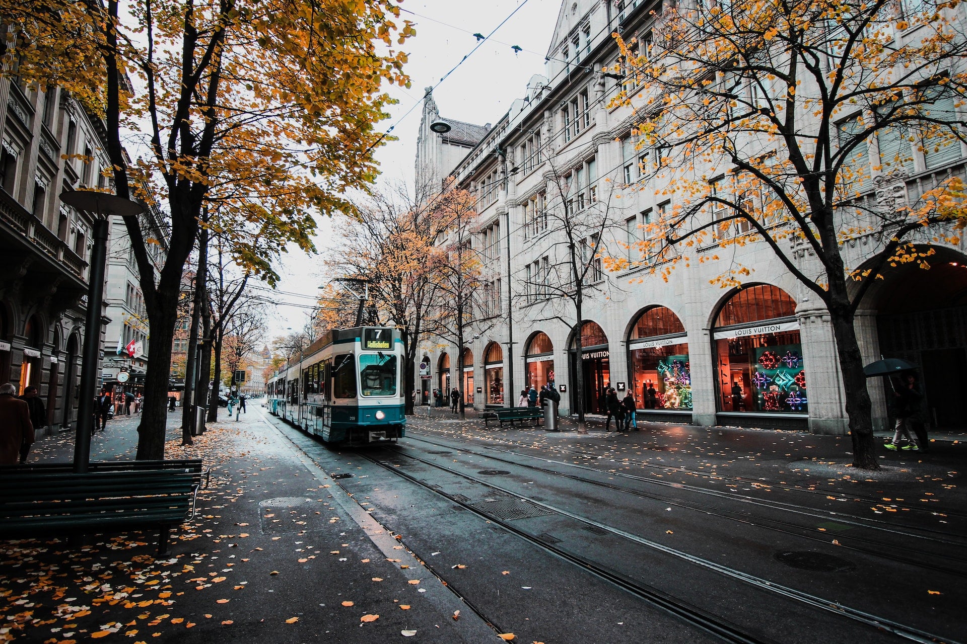 Up to 30% off and 2000 bonus points per night on weekends - Cover Image