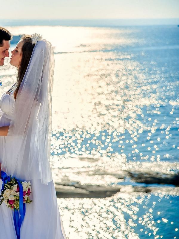 Earn up to 150,000 bonus points when you get married at a Hyatt resort in Hawaii. - Cover Image
