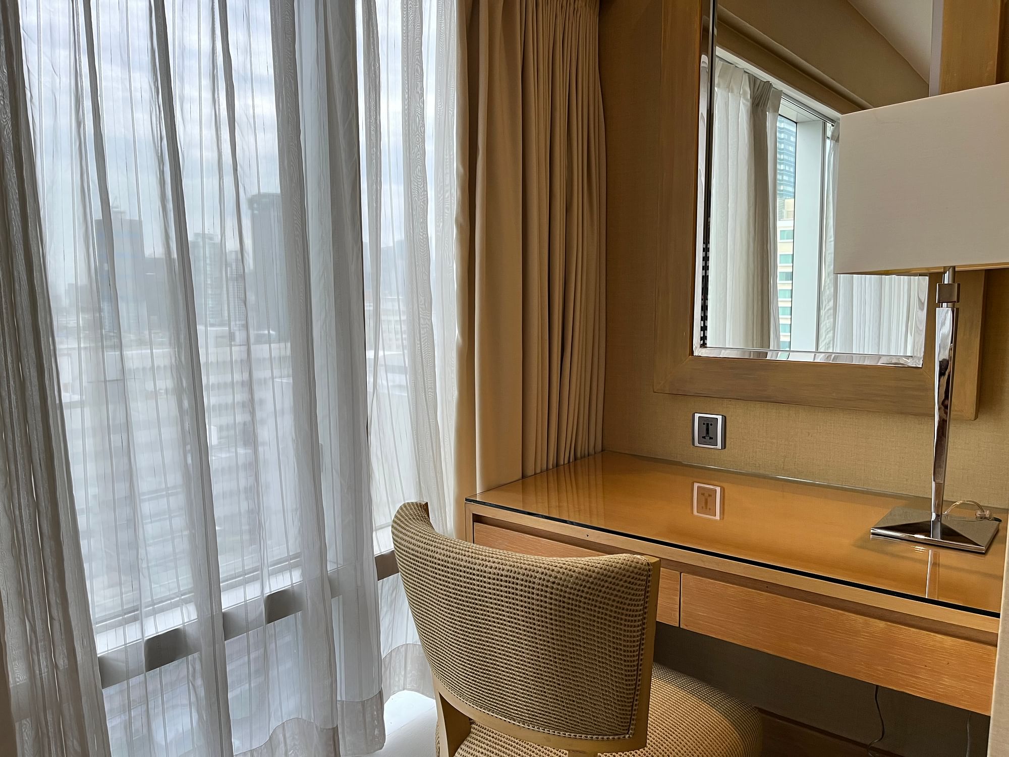 A nice desk to get some work done.